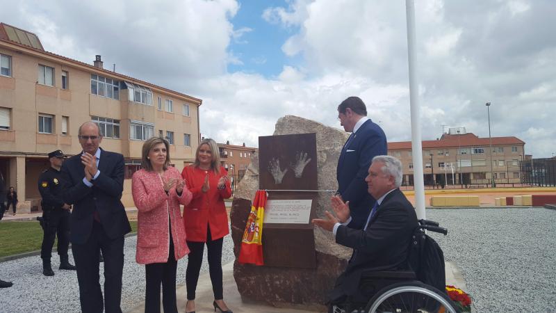 La delegada del Gobierno asiste en Fuentes de Oñoro a la inauguración del parque “Miguel Ángel Blanco” y de la nueva Casa Consistorial