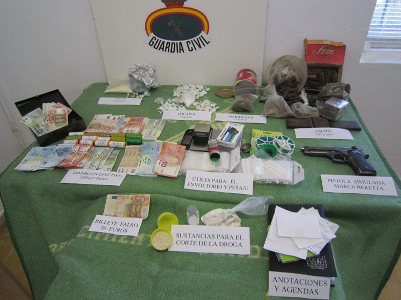 La Guardia Civil detiene a tres personas por tráfico de drogas