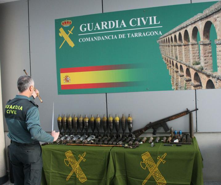 La Guardia Civil interviene varias armas y proyectiles de guerra en Sant Carles de la Ràpita