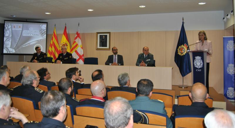 La delegada del Gobierno destaca la “vocación de servicio” de los Tedax-NRBQ Barcelona en su 40 aniversario