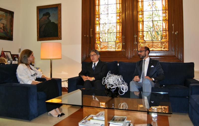 Reunión del cónsul general de Japón con la delegada del Gobierno