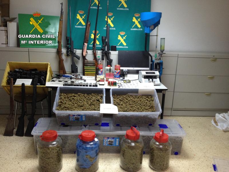 La Guardia Civil desarticula una organización criminal dedicada al cultivo de marihuana a nivel industrial