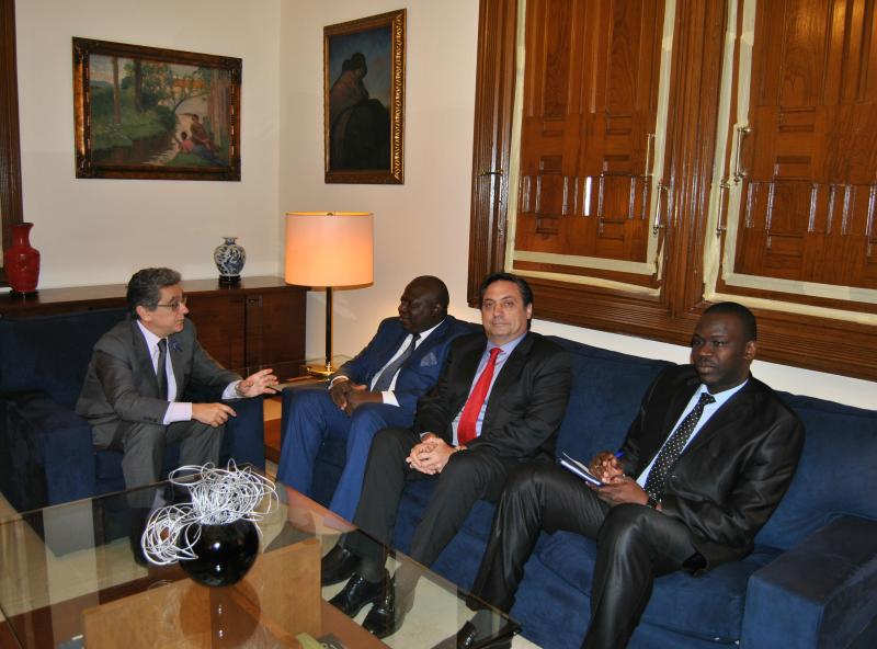 El delegado del Gobierno en Catalunya se reúne con el embajador de Mali