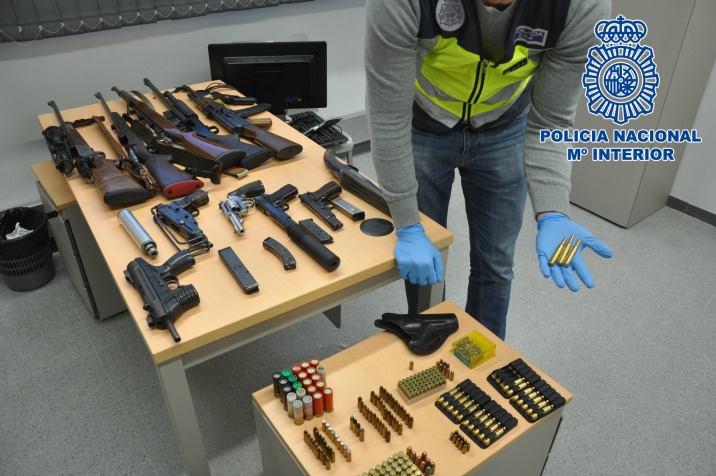 La Policía Nacional desarticula un grupo que poseía un arsenal con varias armas de guerra destinado al tráfico ilícito