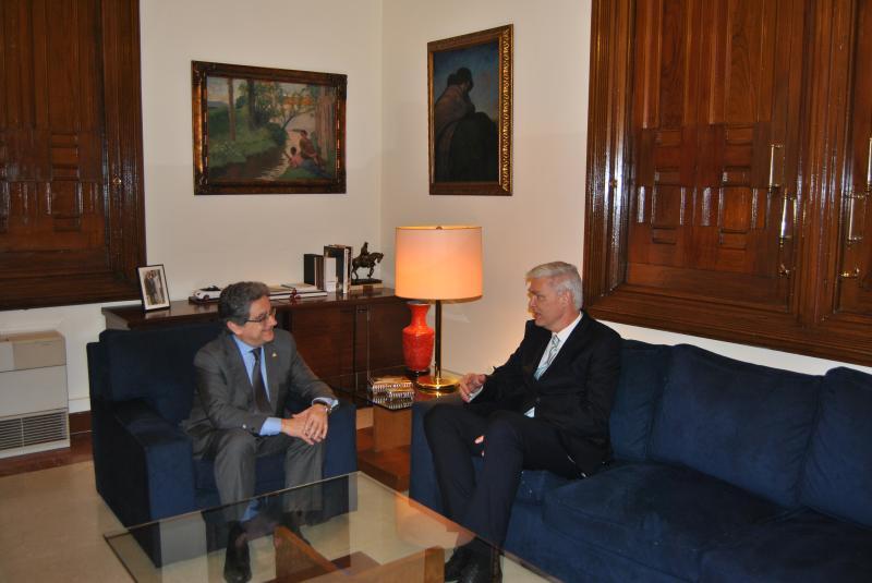 Enric Millo se reúne con el embajador de Dinamarca en España