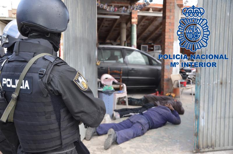 La Policía Nacional detiene en Tarragona cinco narcos colombianos que producían cocaína en un laboratorio instalado en una nave industrial