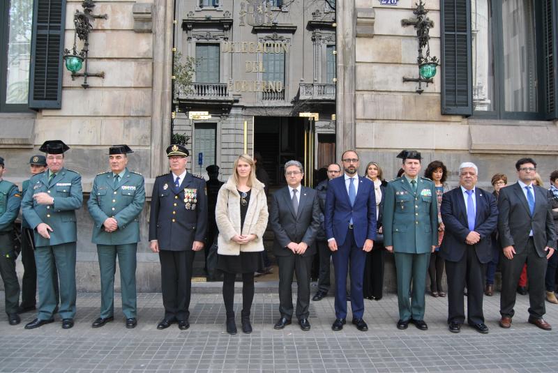 Enric Millo ha presidido el minuto de silencio convocado por la Delegación del Gobierno en Cataluña en solidaridad con el pueblo y el Gobierno Británico