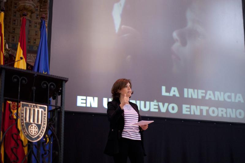 Saénz de Santamaría inaugura unas jornadas sobre los derechos de los menores en Internet 