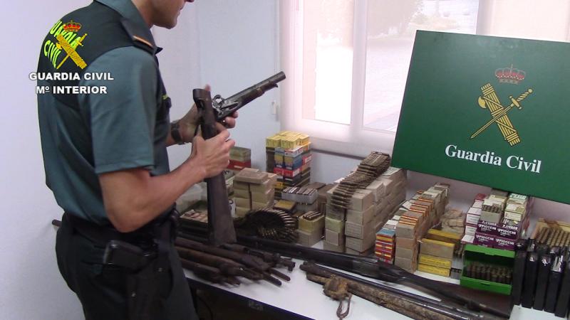 La Guardia Civil interviene armas, material explosivo y cartuchería en una caseta ubicada en un solar de Sant Celoni (Barcelona)
