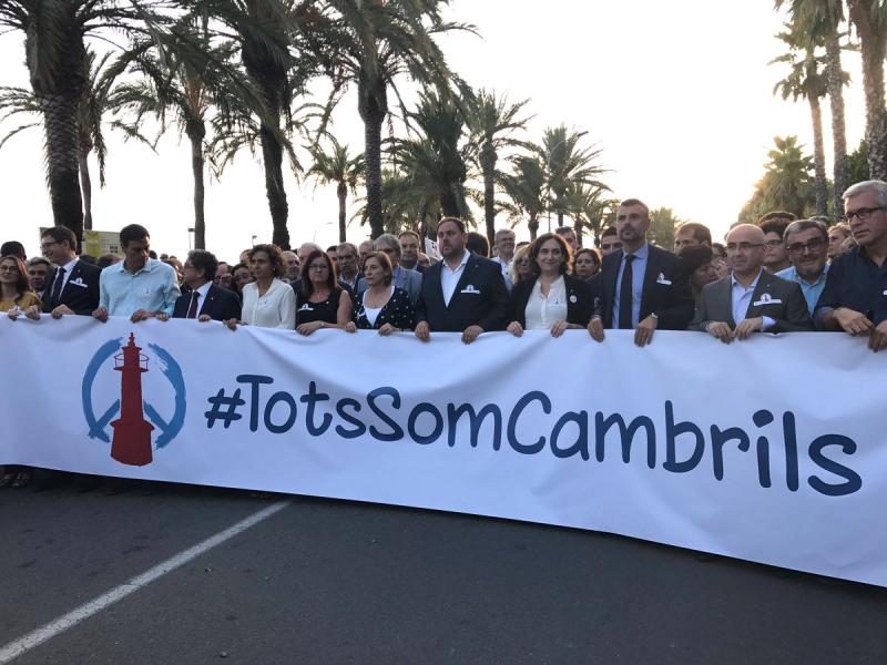 La ministra de Sanidad y el delegado del Gobierno en Cataluña asisten a la manifestación "Tots som Cambrils"