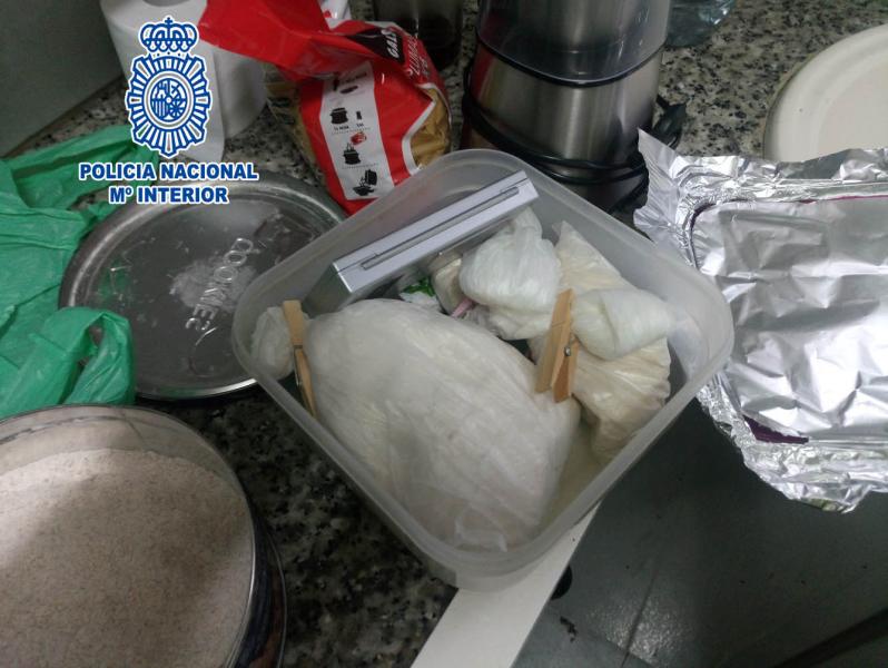 La Policía Nacional aprehende 10,2 kilos de heroína y desarticula una organización dedicada a su venta en Barcelona