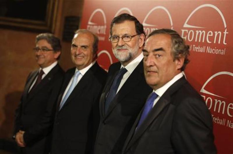 Rajoy anima a los empresarios catalanes a 
