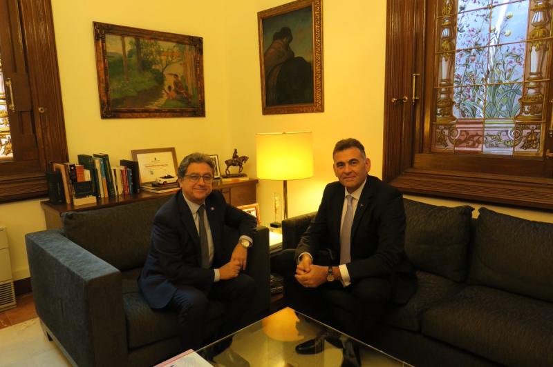 Enric Millo recibe al cónsul general de Rumanía, Manuel Plesa