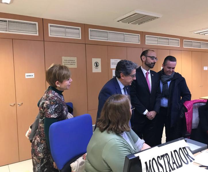 El delegado del Gobierno visita las dos oficinas de Extranjería en Barcelona 