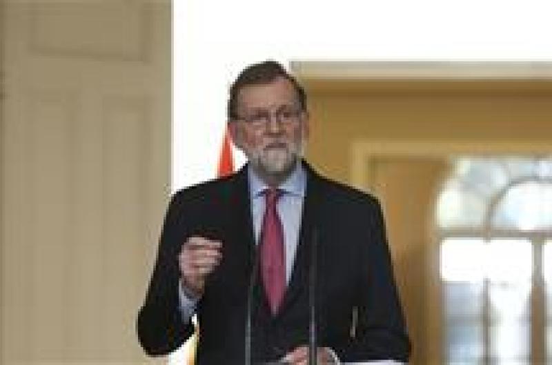 Rajoy anuncia que convocará la sesión constitutiva del Parlament el 17 de enero y ha ofrecido al nuevo Gobierno de Cataluña colaboración y diálogo constructivo en el marco de la ley