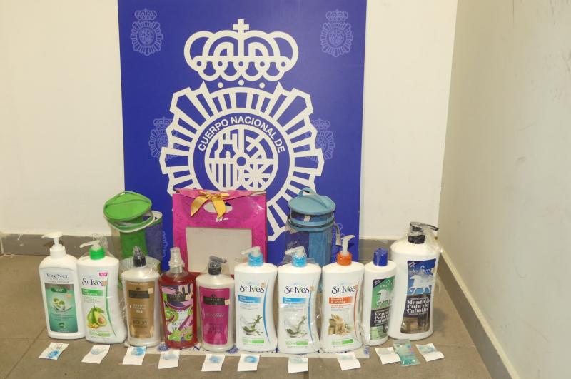 La Policía Nacional intercepta a un mulero que transportaba 7'8 kilos de cocaína oculta en envases de productos de higiene