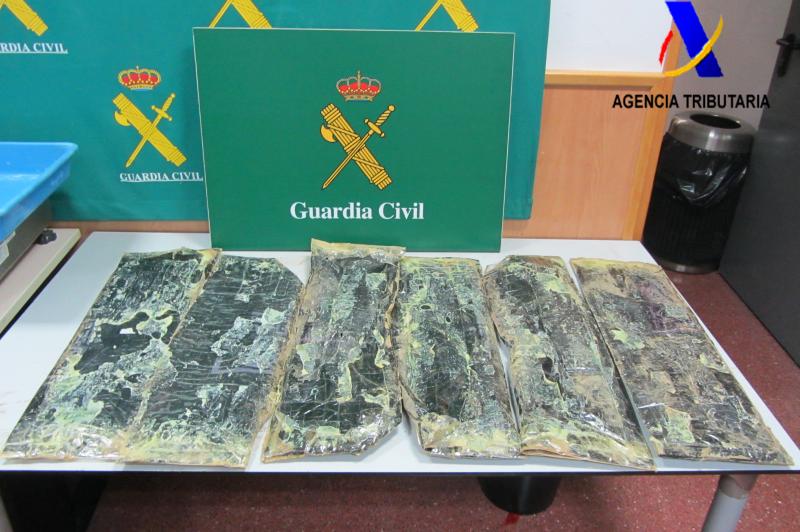 La Guardia Civil interviene más de 11 kilos de heroína y detiene a dos personas en el aeropuerto de Barcelona-El Prat