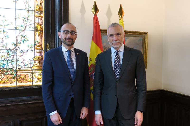 Encuentro entre el subdelegado del Gobierno en Barcelona y el embajador de Italia en España