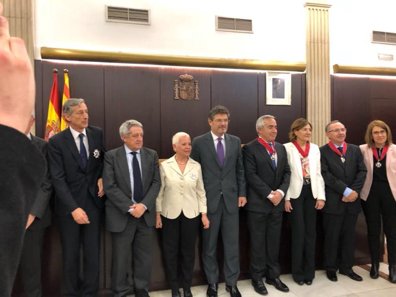 El ministro de Justicia impone las medallas de la Orden de San Raimundo de Peñafort a siete fiscales catalanes por su 