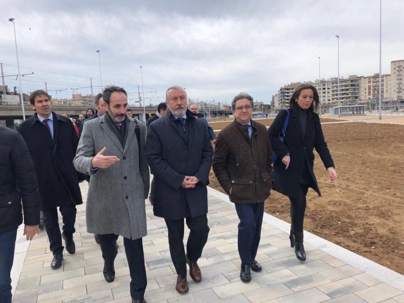 Gómez-Pomar supervisa la finalización de las obras de urbanización del Parc Central en Girona, con una inversión de casi 1,7 millones de euros
