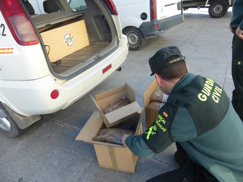 La Guardia Civil interviene 16,5 kilogramos de tabaco en 3 empresas de transporte de mensajería en Tarragona y Amposta