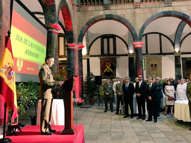 Enric Millo asiste a la recepción oficial con motivo de la celebración del Día de las Fuerzas Armadas