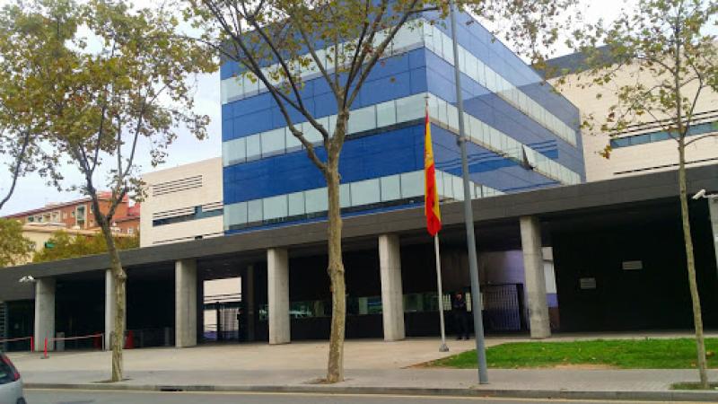 La Policía Nacional aumenta el número de citas de expedición de dni y pasaportes en Barcelona