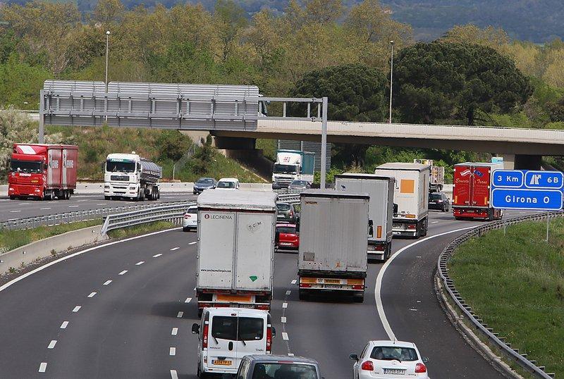 El MITMA ordena les bonificacions pel trànsit de vehicles per l’AP-7 entre Fornells i la frontera amb França