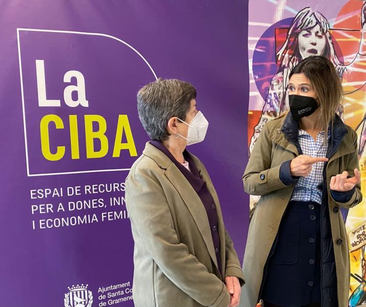 Teresa Cunillera visita el centro público de referencia para mujeres La Ciba de Santa Coloma de Gramenet