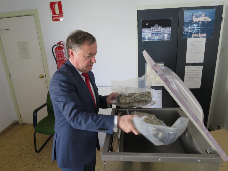 La Delegación de Gobierno en Valencia pone en marcha un proyecto pionero en España que permite un mejor almacenaje de la marihuana incautada 