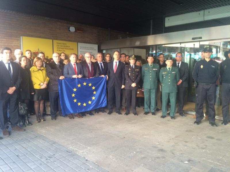 La Delegación del Gobierno guarda un minuto de silencio por las víctimas de los atentados de Bruselas