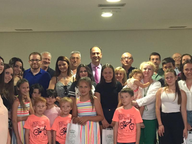 El subdelegado del Gobierno en Valencia recibe a la Fundación Juntos por la Vida y a un grupo de niños ucranianos