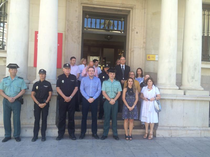 La Subdelegación del Gobierno en Castellón guarda un minuto de silencio en repulsa de los atentados terroristas y en homenaje a las víctimas de Niza