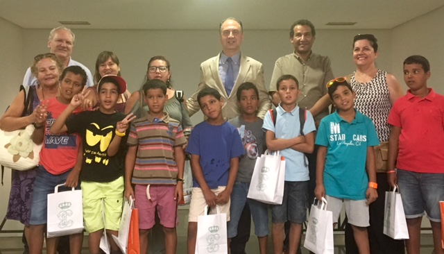 El subdelegado del Gobierno en Valencia recibe a niños saharauis