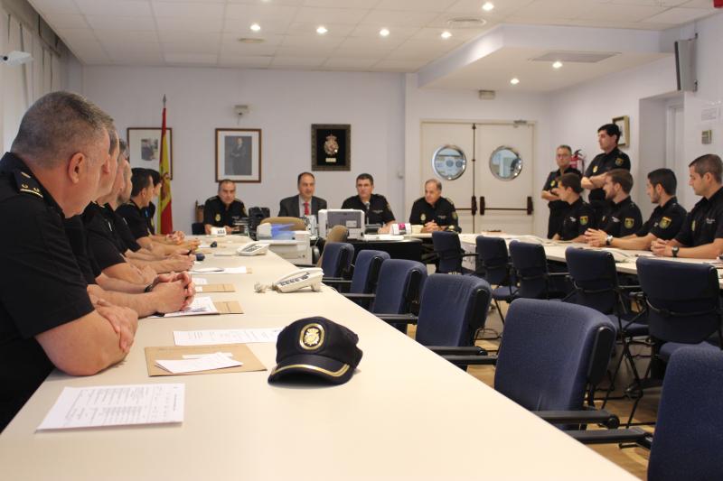 El subdelegado preside la incorporación en prácticas de inspectores y efectivos de la escala básica a la Policía Nacional en Valencia
