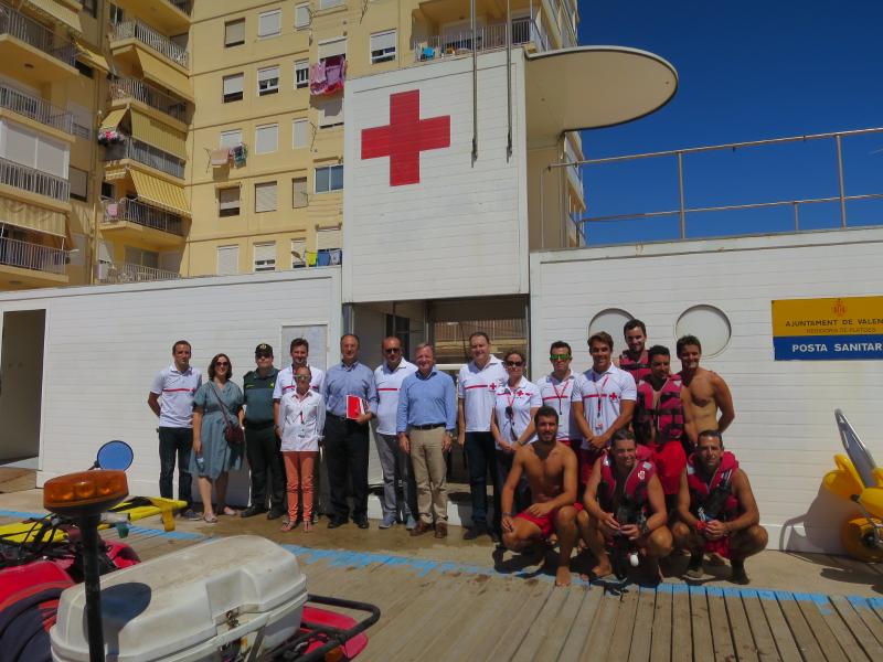 Moragues destaca que los socorristas de la Cruz Roja han rescatado y atendido a cerca de mil bañistas por riesgo de ahogamiento desde el año pasado
<br/>
<br/>
