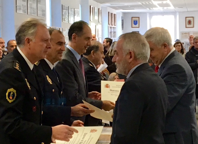 El subdelegado entrega los Diplomas de Reconocimiento a los Policías Nacionales jubilados en 2016 en la provincia de Valencia