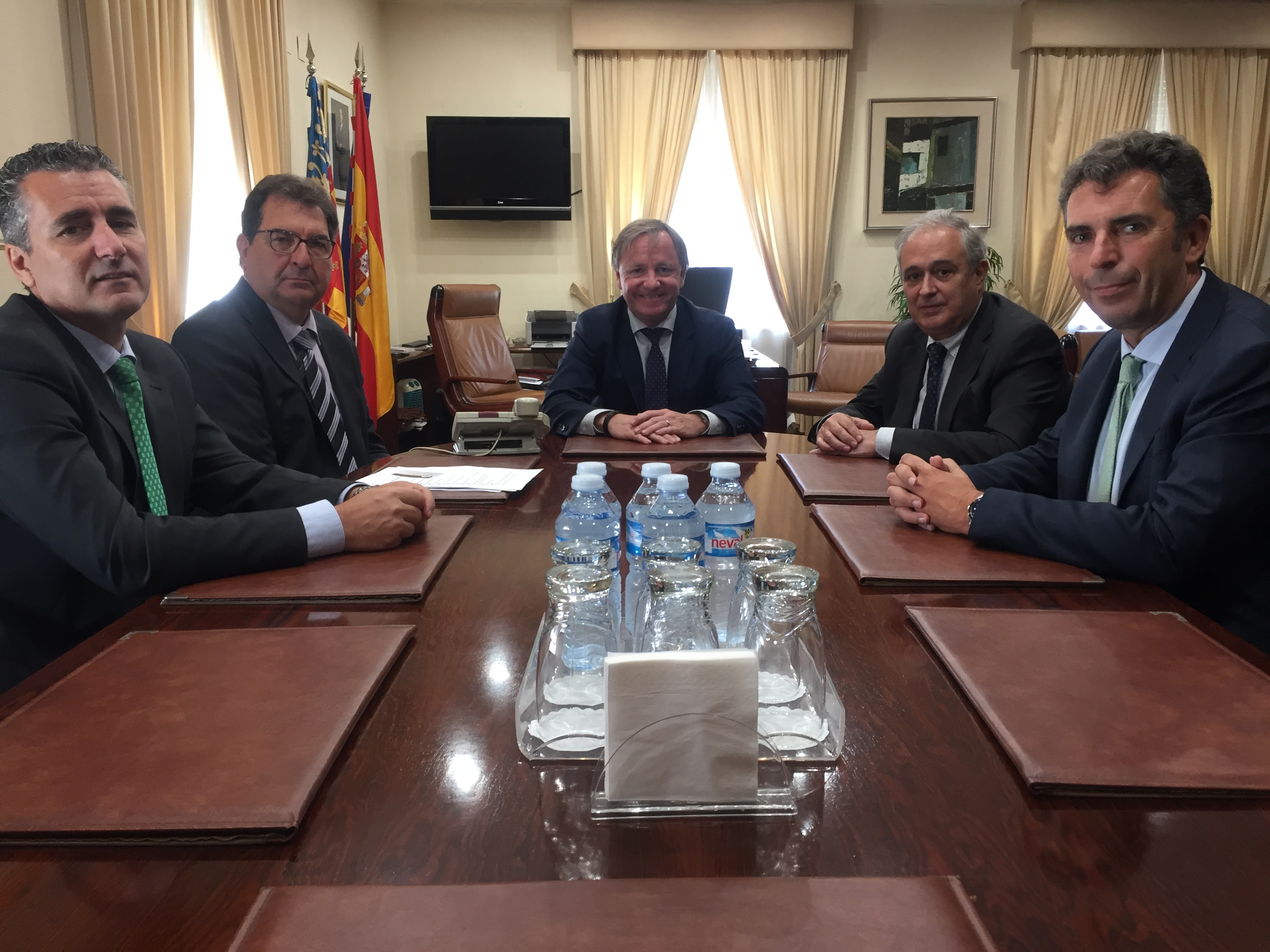
El delegado de Gobierno se reúne con el nuevo director del Aeropuerto Alicante-Elche y le traslada las nuevas medidas de refuerzo
