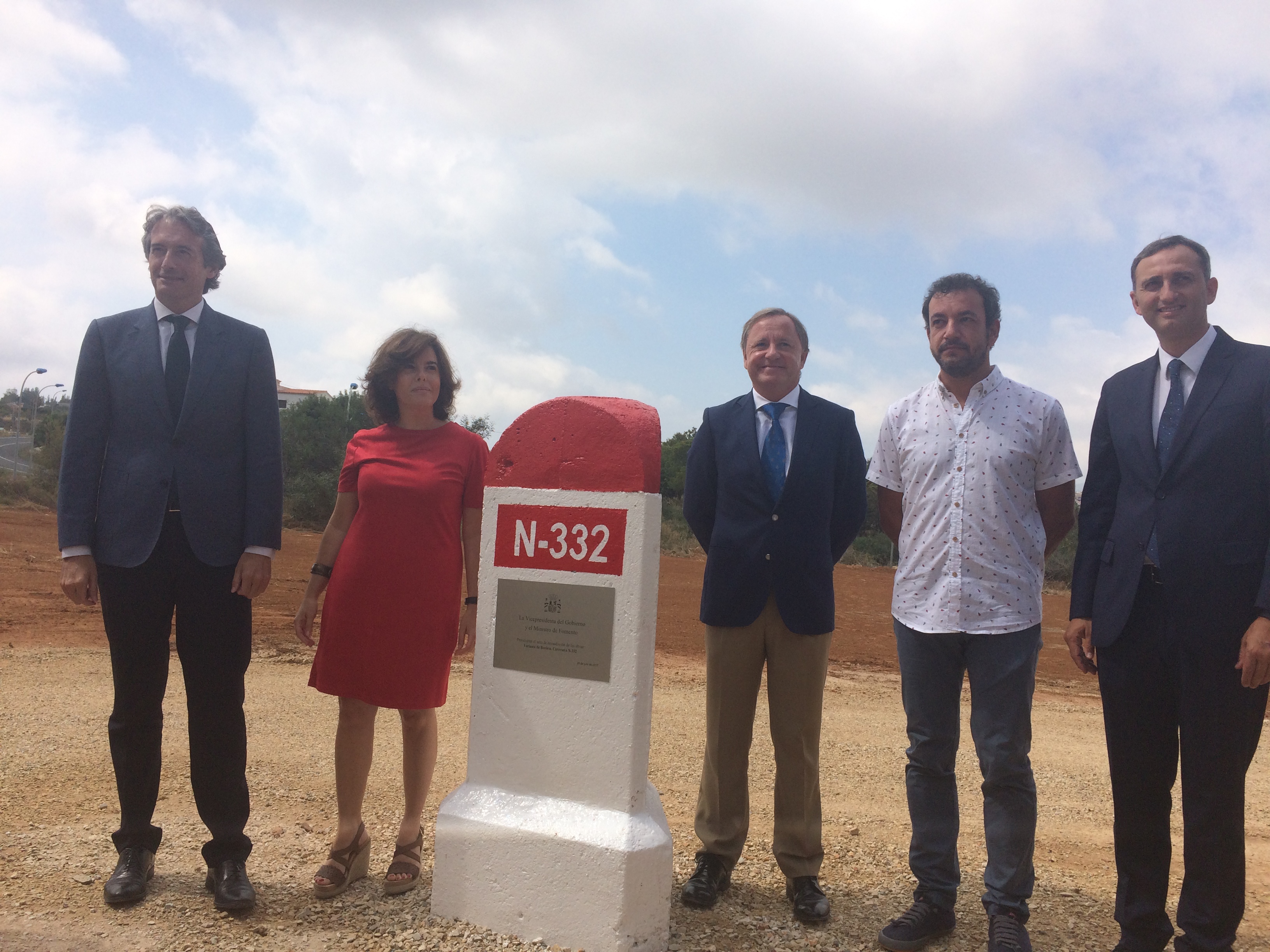La vicepresidenta del Gobierno y el ministro de Fomento asisten al acto de reanudación de las obras de la variante de Benissa (Alicante), en la carretera N-332