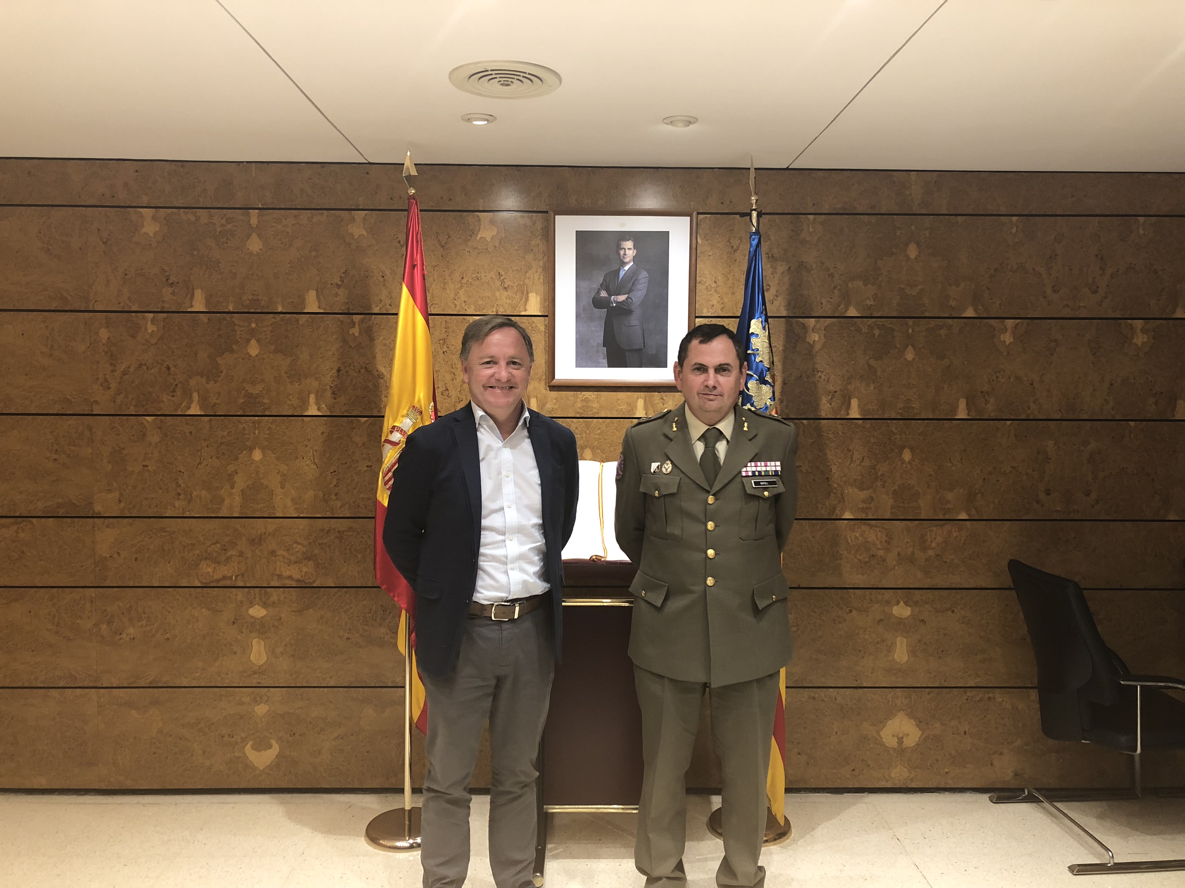 Moragues agradece al General Ripoll Pizarro su labor al frente de la Unidad puntera de transmisiones y ciberdefensa del Ejército de Tierra