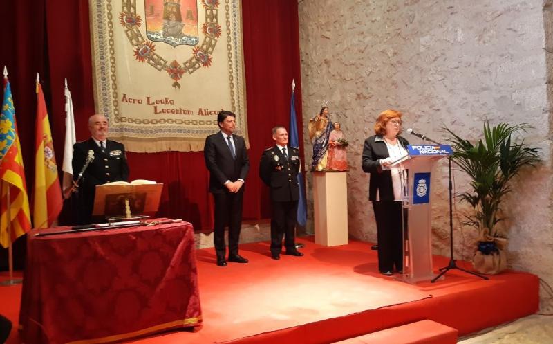 La delegada del Gobierno asiste a la toma de posesión del nuevo comisario provincial de Alicante