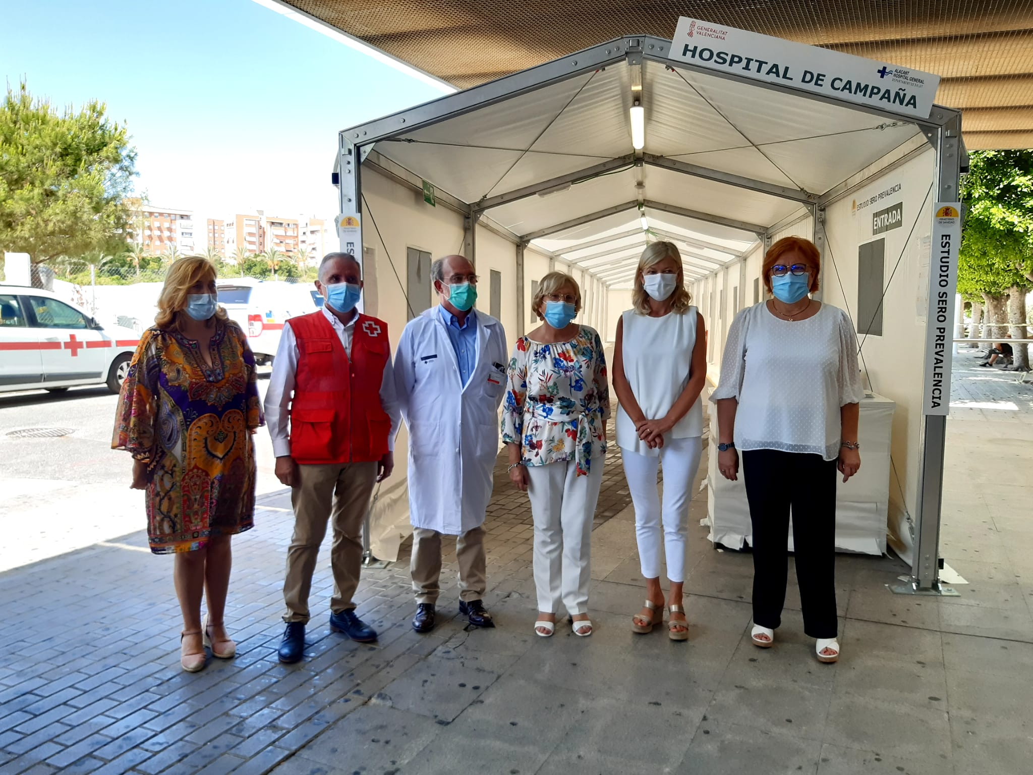 La delegada del Gobierno visita el dispositivo especial de acogida a inmigrantes de Alicante