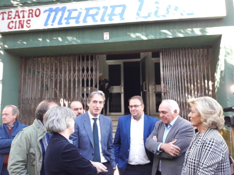 El ministro De la Serna visitó el Teatro María Luisa