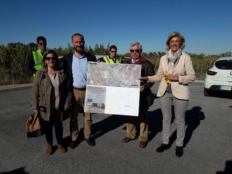 La Delegada del Gobierno en Extremadura, Cristina Herrera, el alcalde de Almendralejo, Jose Garcia y el Presidente de la CHG, José Martinez, han visitado hoy las obras