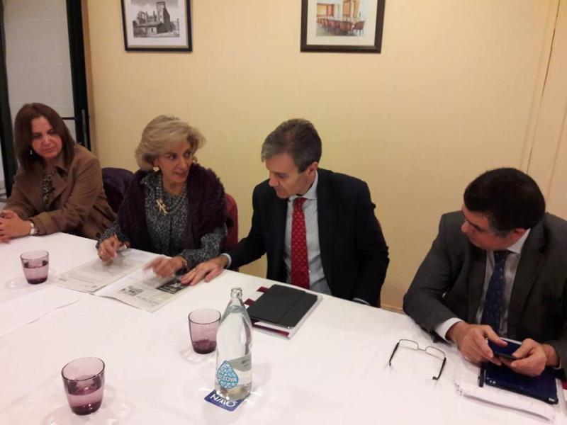Imagen de archivo de una reunión entre la delegada del Gobierno en Extremadura y el presidente de RENFE