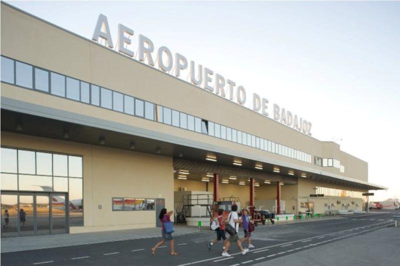 Los vuelos desde Badajoz ya cuentan con la declaración de Obligación de Servicio Público