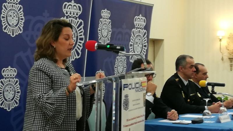 La subdelegada del Gobierno en Badajoz durante la inauguracion del curso