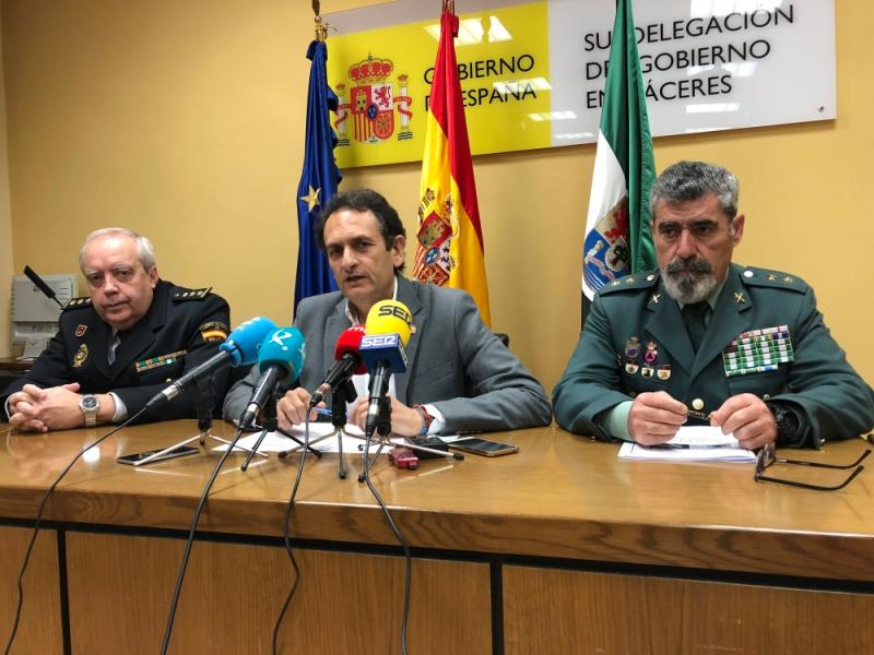 El subdelegado del Gobierno en Cáceres durante su comparecencia