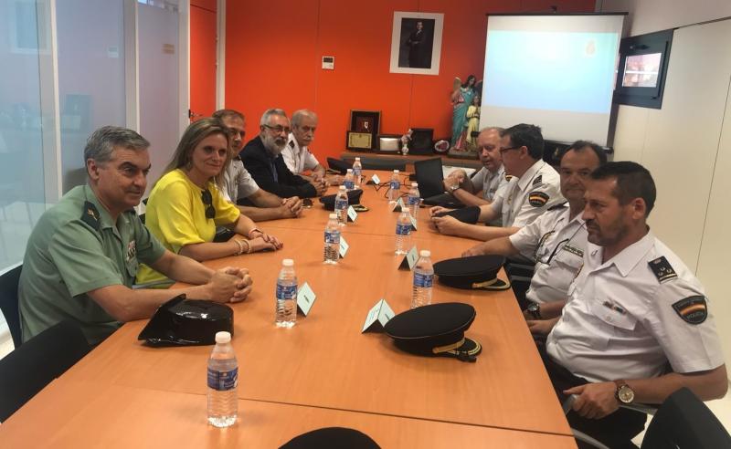La delegada del Gobierno en Extremadura y el subdelegado del Gobierno en Cáceres, visitan las instalaciones de la Comisaria de Policia Nacional