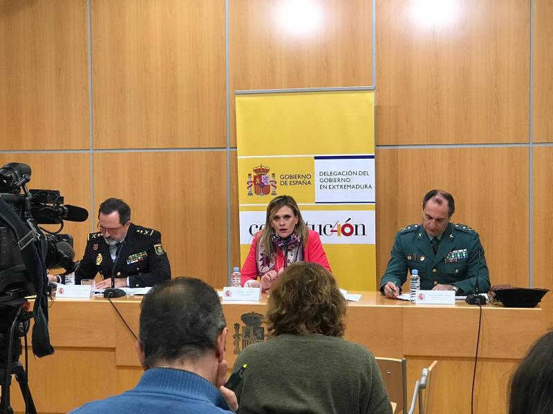 La delegada del Gobierno en Extremadura junto al General de la Tercera Zona de la Guardia Civil y al Jefe Superior de Policía en Extremadura